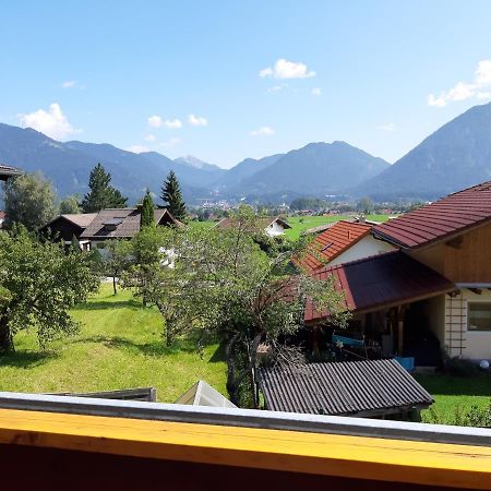 80 M2 Haushaelfte, 3 Zimmer, Parkplaetze, Bis 6 Pers Apartment Wängle Exterior foto