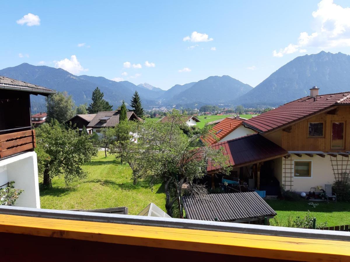 80 M2 Haushaelfte, 3 Zimmer, Parkplaetze, Bis 6 Pers Apartment Wängle Exterior foto