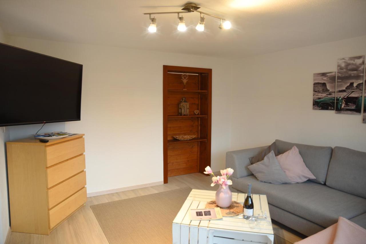 80 M2 Haushaelfte, 3 Zimmer, Parkplaetze, Bis 6 Pers Apartment Wängle Exterior foto