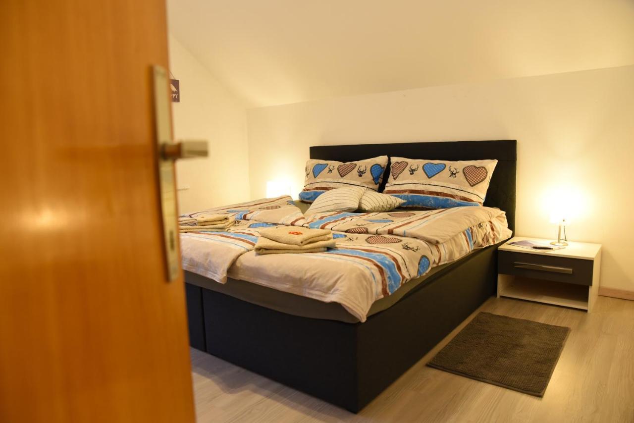 80 M2 Haushaelfte, 3 Zimmer, Parkplaetze, Bis 6 Pers Apartment Wängle Exterior foto