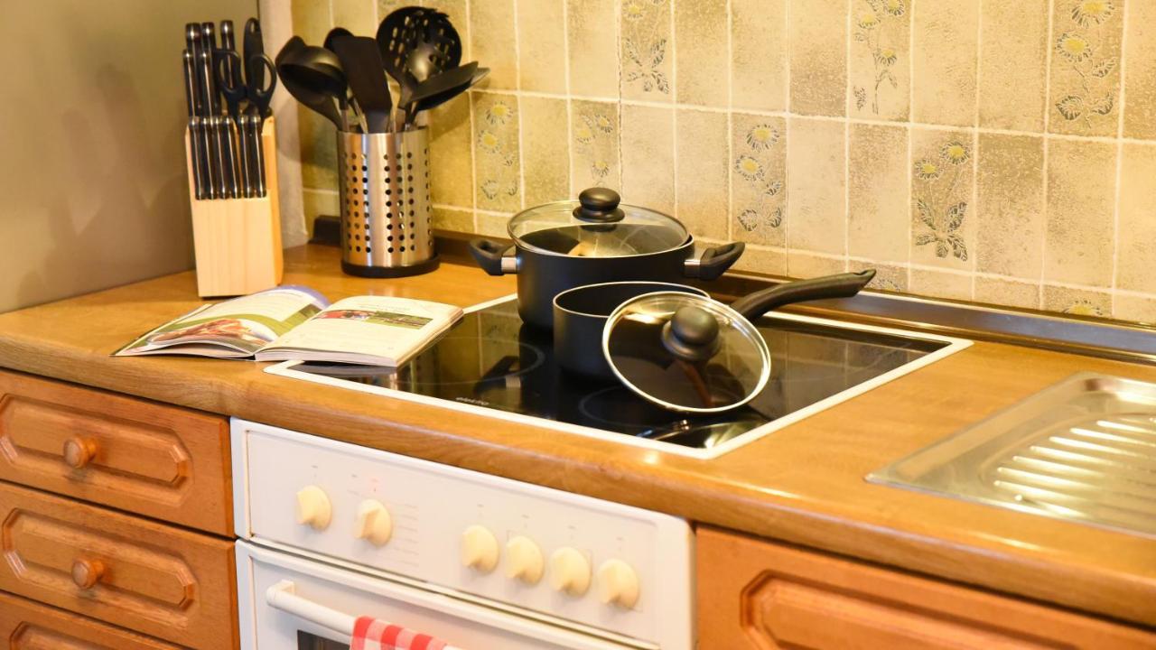 80 M2 Haushaelfte, 3 Zimmer, Parkplaetze, Bis 6 Pers Apartment Wängle Exterior foto