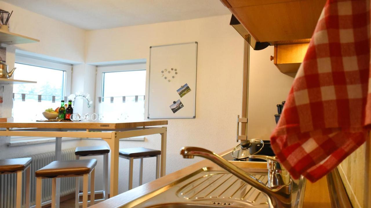 80 M2 Haushaelfte, 3 Zimmer, Parkplaetze, Bis 6 Pers Apartment Wängle Exterior foto